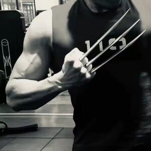 迫力満点!ウルヴァリン完全再現クロー|軽量プラスチック製・コスプレ必須アイテム